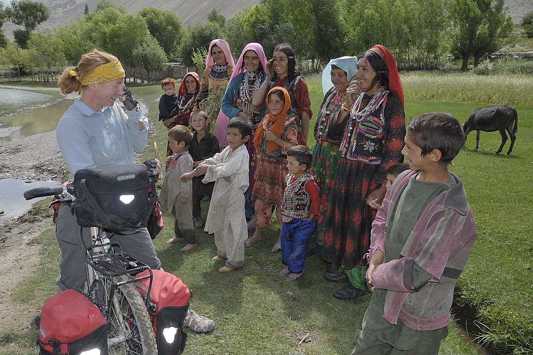 100807-103141.jpg - Curiosit� des femmes � Pekoi