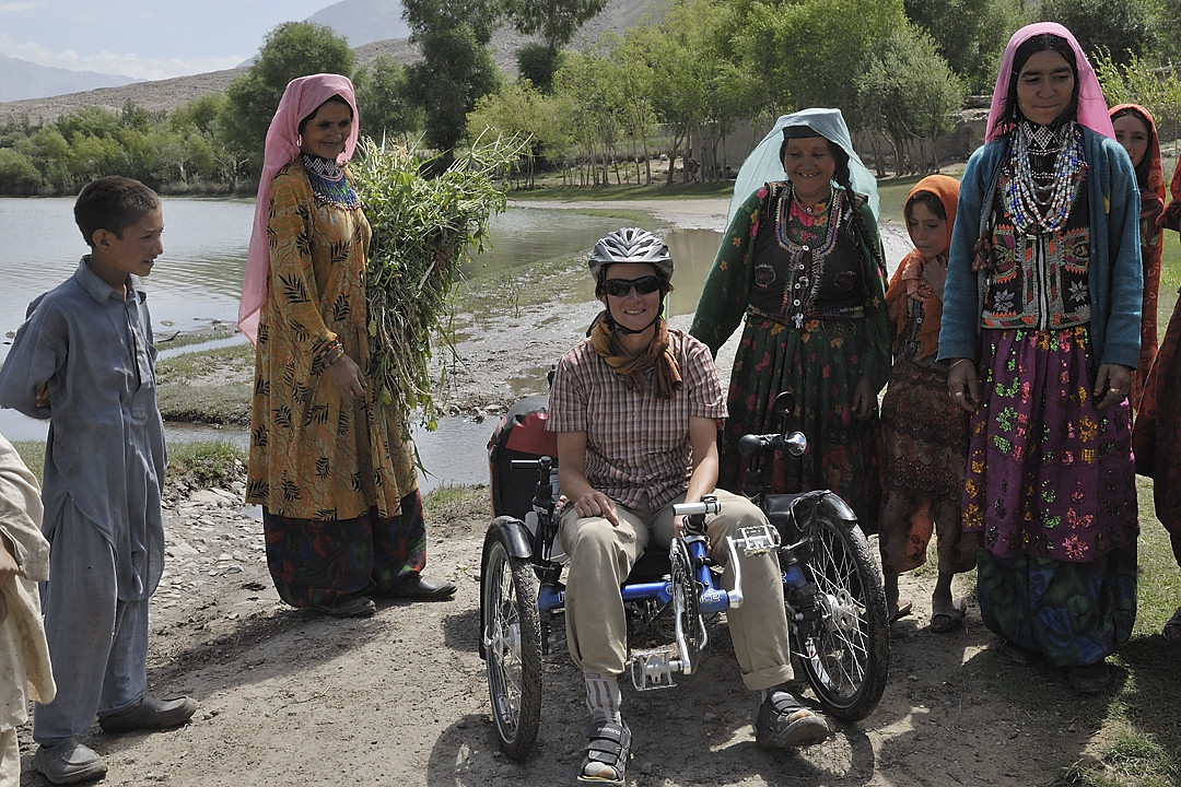 100807-103353.jpg - Curiosit� des femmes � Pekoi