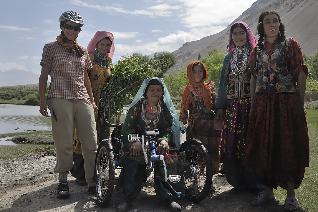 100807-103421.jpg - Curiosit� des femmes � Pekoi