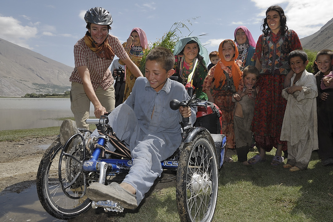 100807-103714.jpg - Curiosit� des femmes � Pekoi