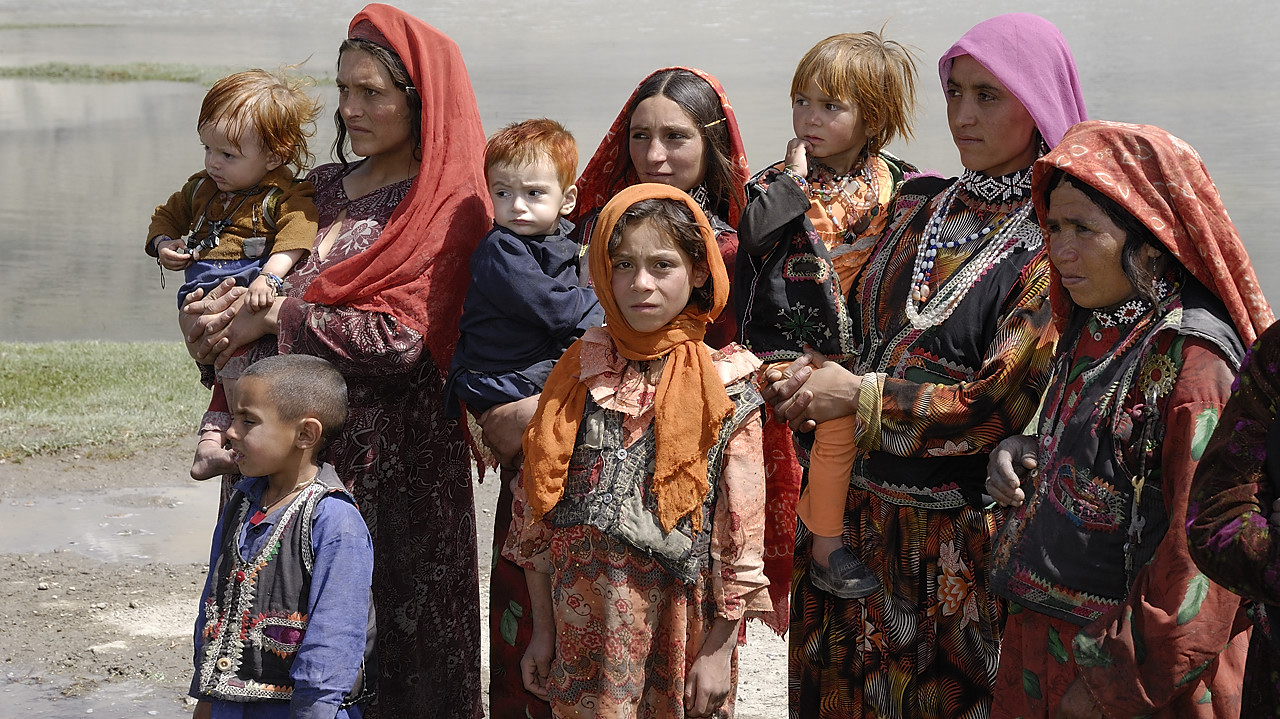 100807-104318.jpg - Curiosit� des femmes � Pekoi