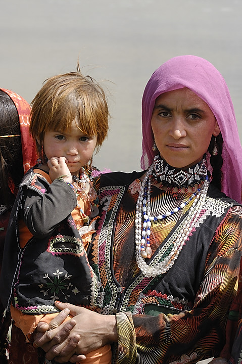 100807-104348.jpg - Curiosit� des femmes � Pekoi