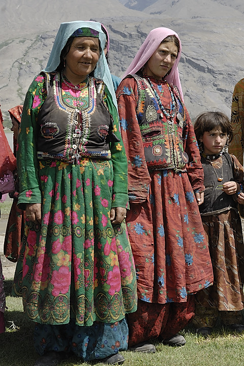 100807-104457.jpg - Curiosit� des femmes � Pekoi