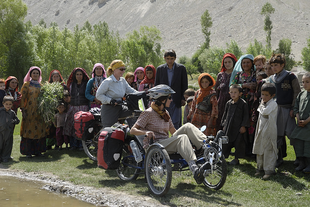 100807-105003.jpg - Curiosit� des femmes � Pekoi