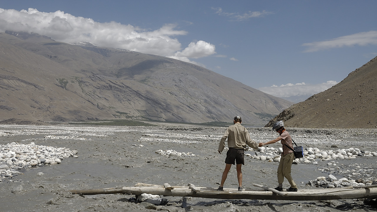 100807-114335.jpg - Un peu d'adr�naline lors de la travers�e du pont en construction