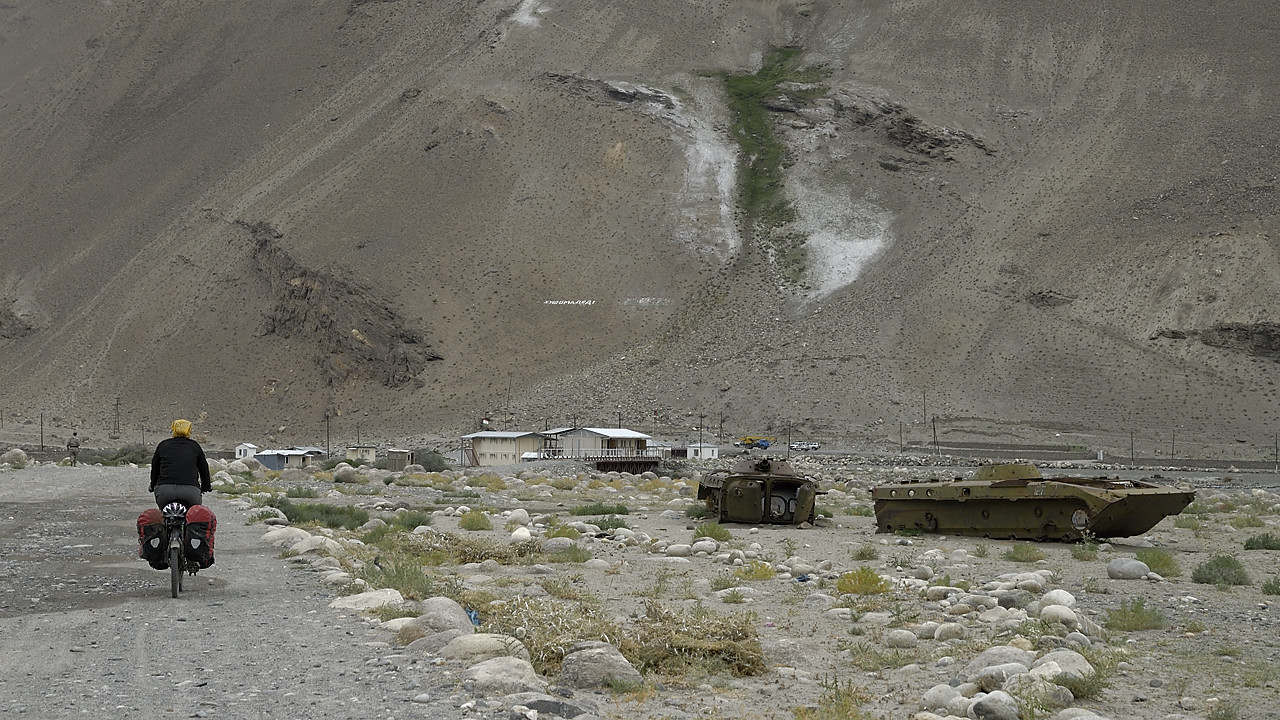 100810-092741.jpg - Retour au Tadjikistan, poste fronti�re