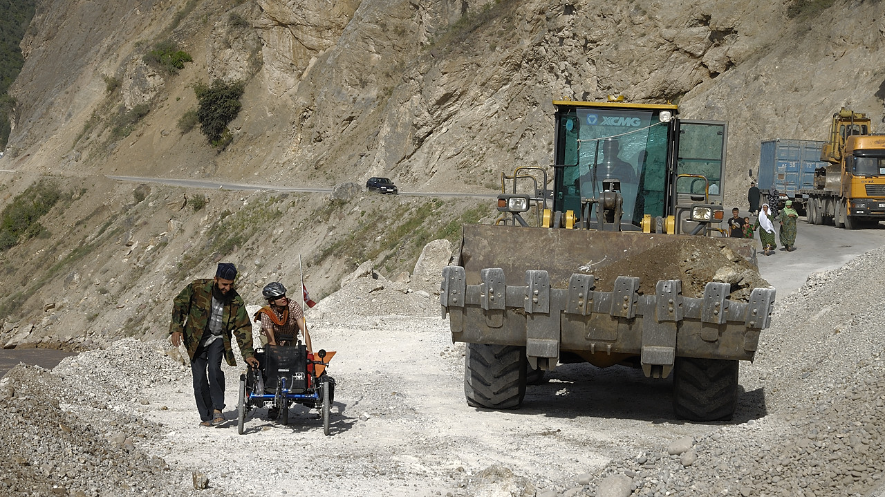 100716-10.jpg - Travaux sur la route vers Pandovichi :