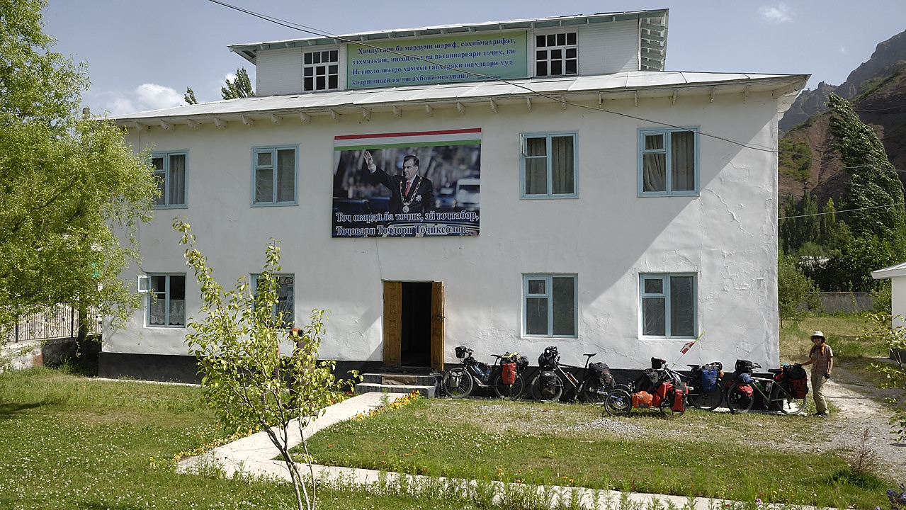 100717-30.jpg - Tavildara, l'h�tel