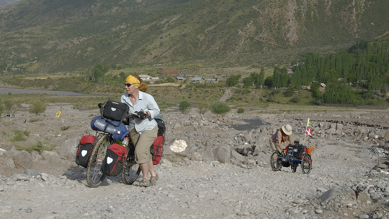 100718-05.jpg - D�tour pour �viter une partie de route endommag�e