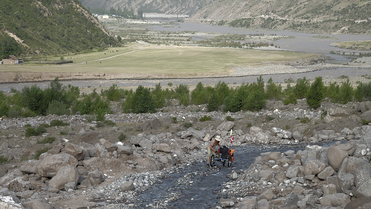 100718-07.jpg - D�tour pour �viter une partie de route endommag�e