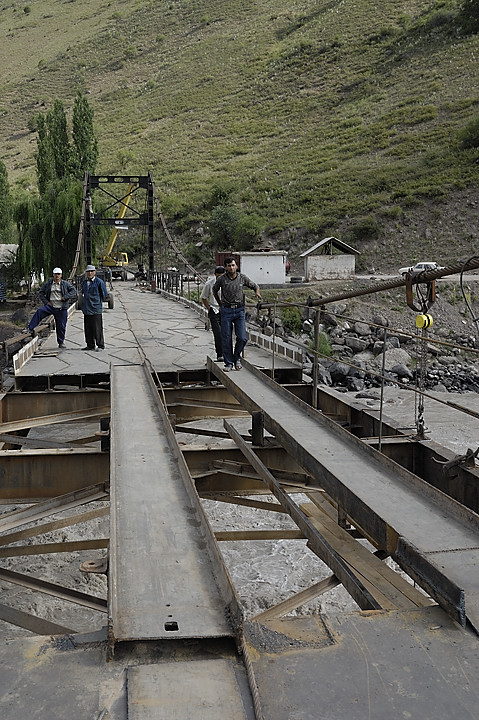 100718-10.jpg - Manque un morceau du pont, num�ro d'�quilibriste en pr�vision