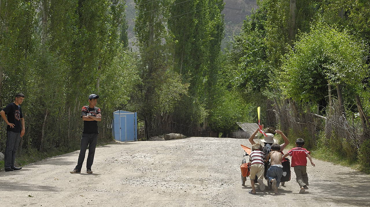 100718-15.jpg - Qala i Hussein, un peu d'aide