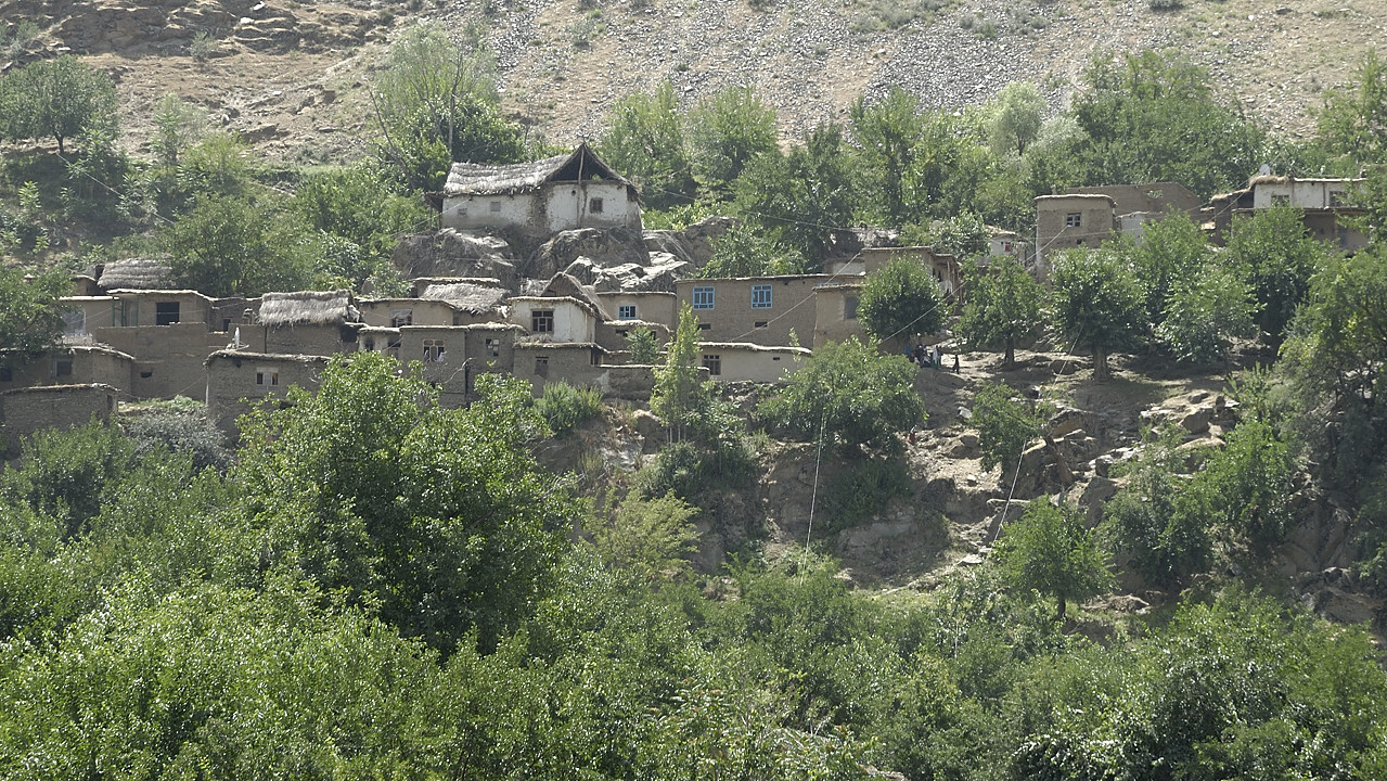 100720-20.jpg - Le long de la Panj, village afghan