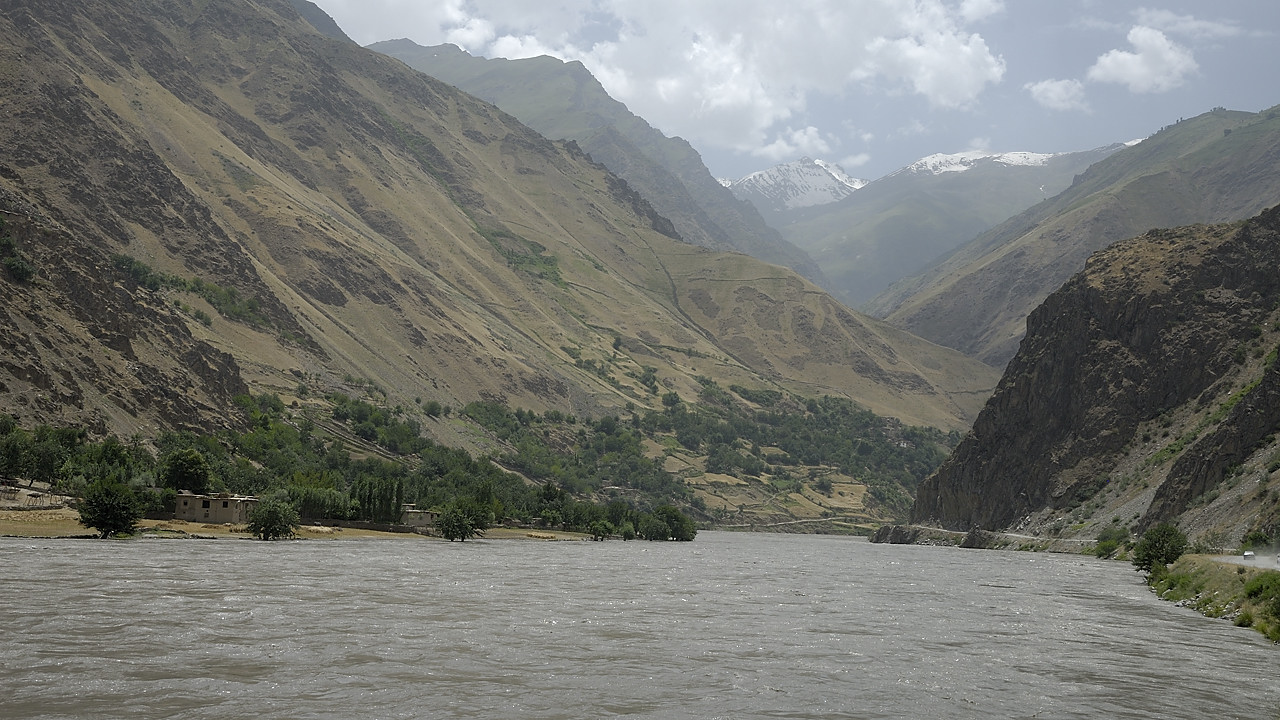 100720-26.jpg - Le long de la Panj