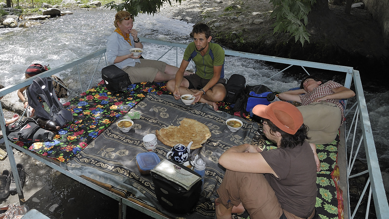 100720-27.jpg - Pause casse croute � Jorf