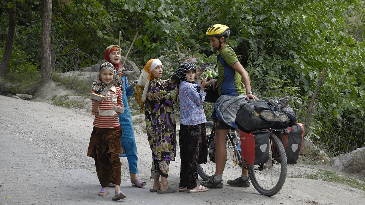 100720-32.jpg - Togmay, vendeuses de fruits