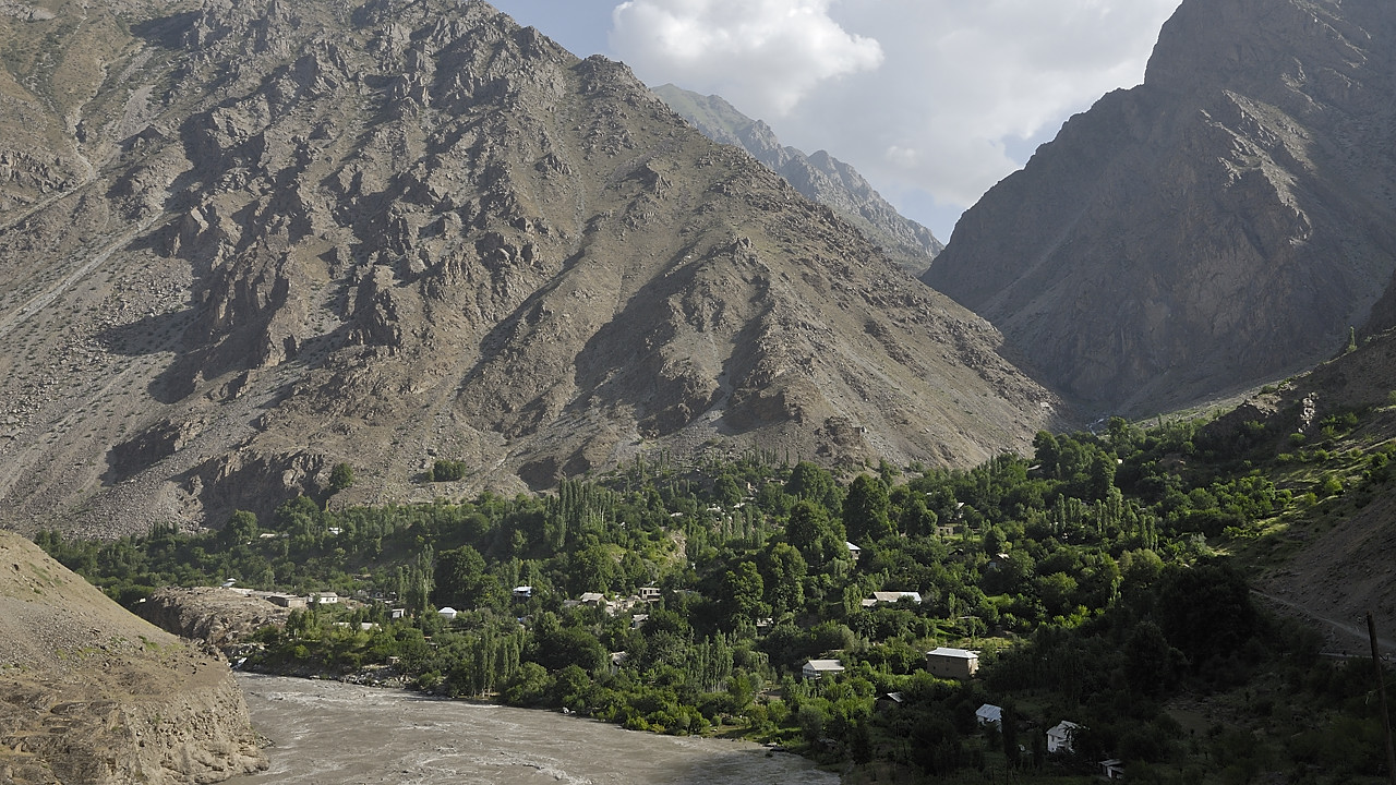 100721-01.jpg - Villages afghan face � Kurkovad