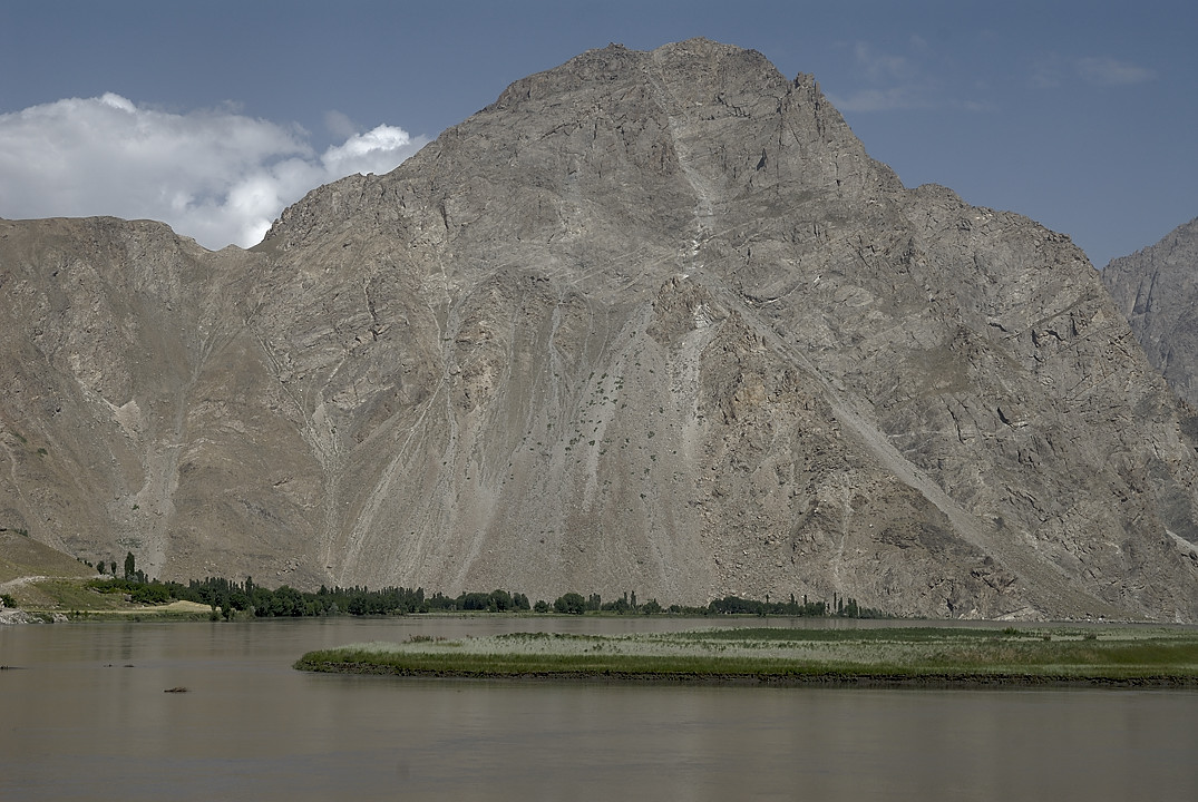 100723-05.jpg - La Panj, presque un lac entre Shidz et Derushan