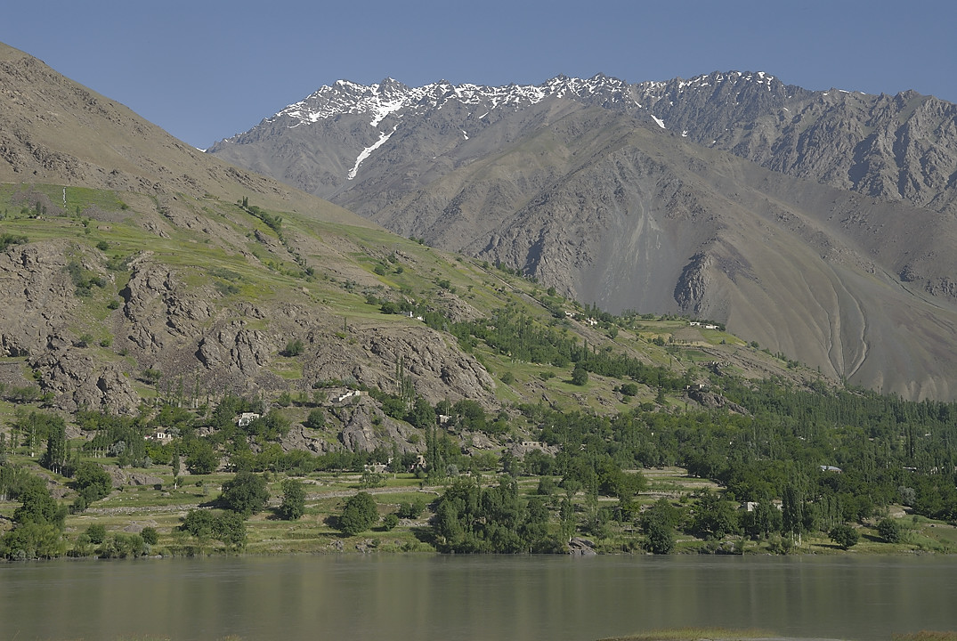 100724-04.jpg - De Past-Bajuv � Khorog