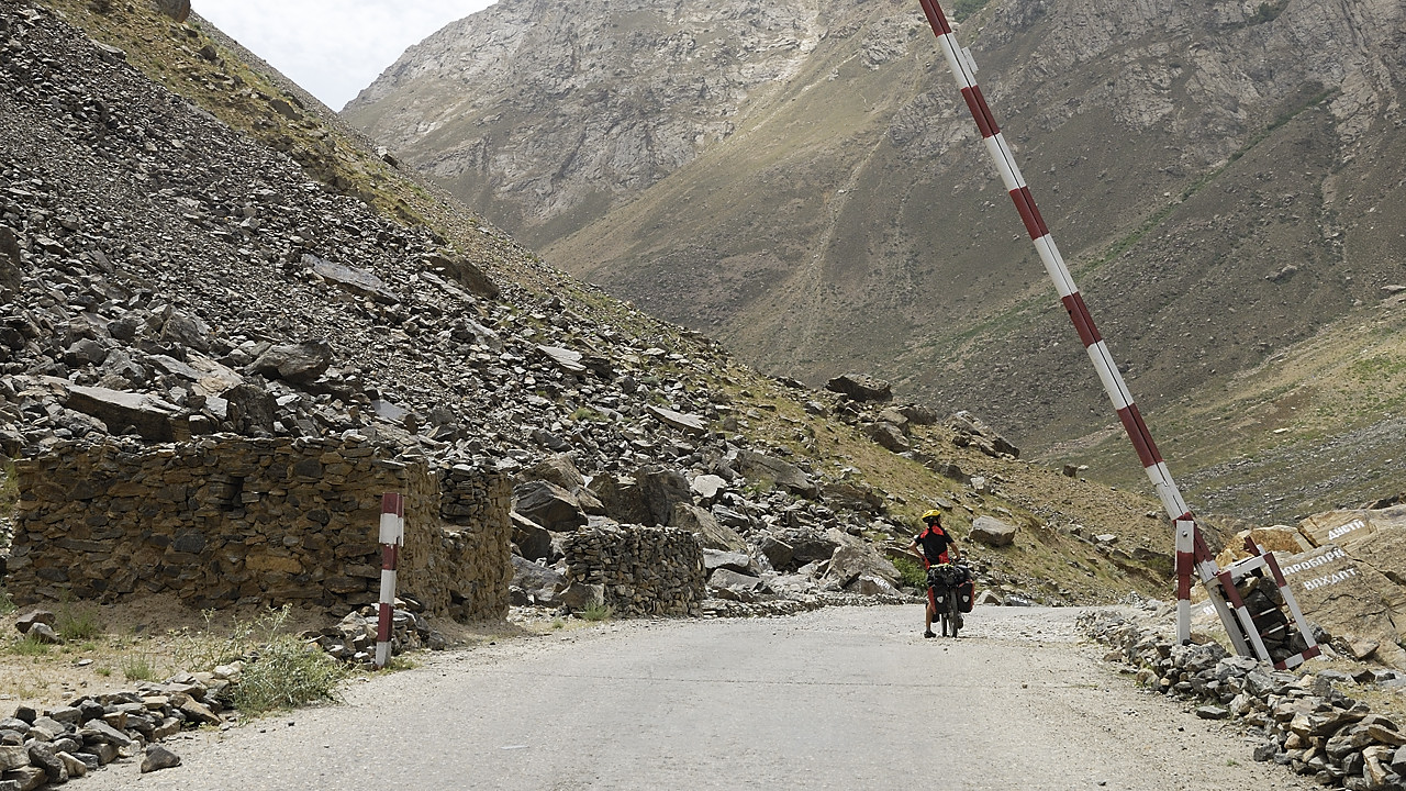 100727-13.jpg - Le long de la Panj entre Khorog et Sist