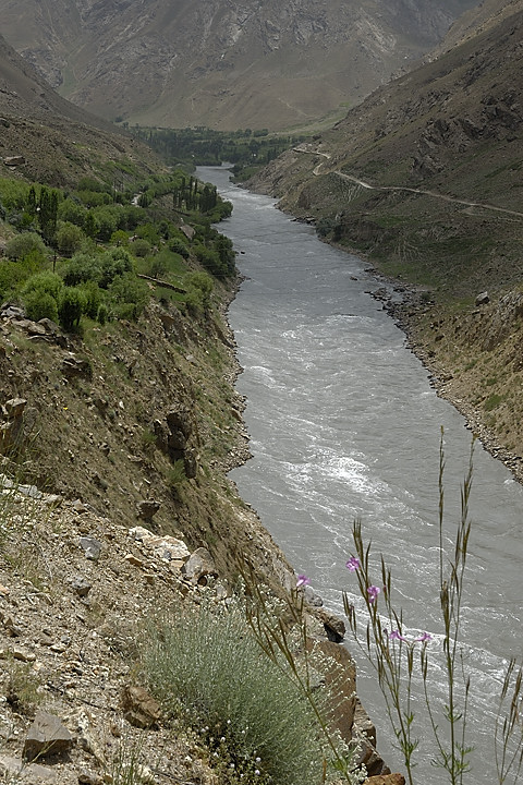 100727-19.jpg - Le long de la Panj entre Khorog et Sist