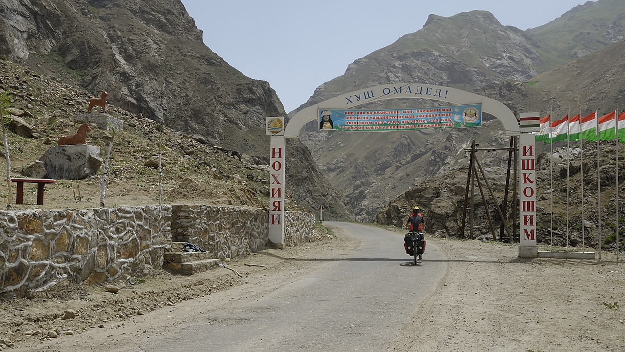 100727-21.jpg - Le long de la Panj entre Khorog et Sist