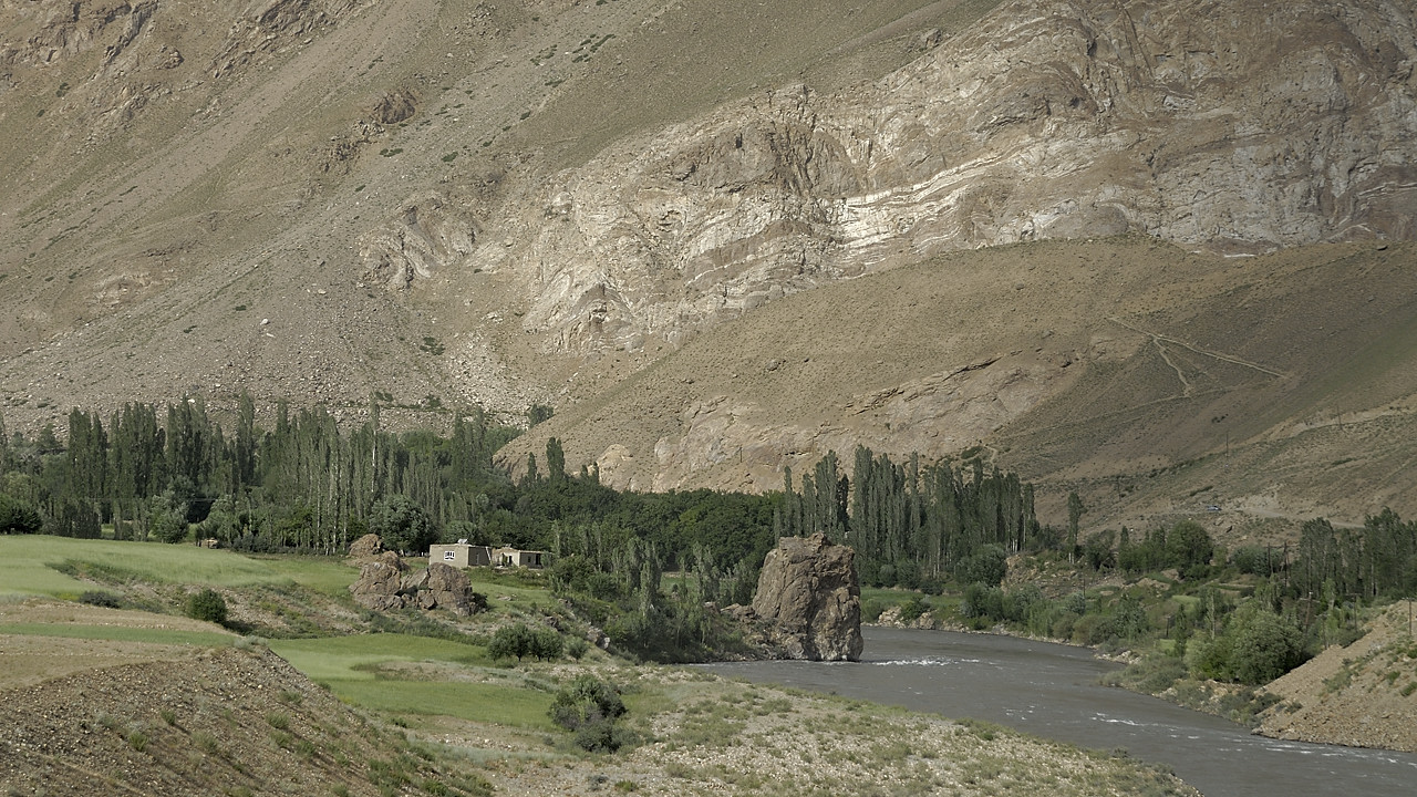 100727-26.jpg - Le long de la Panj entre Khorog et Sist