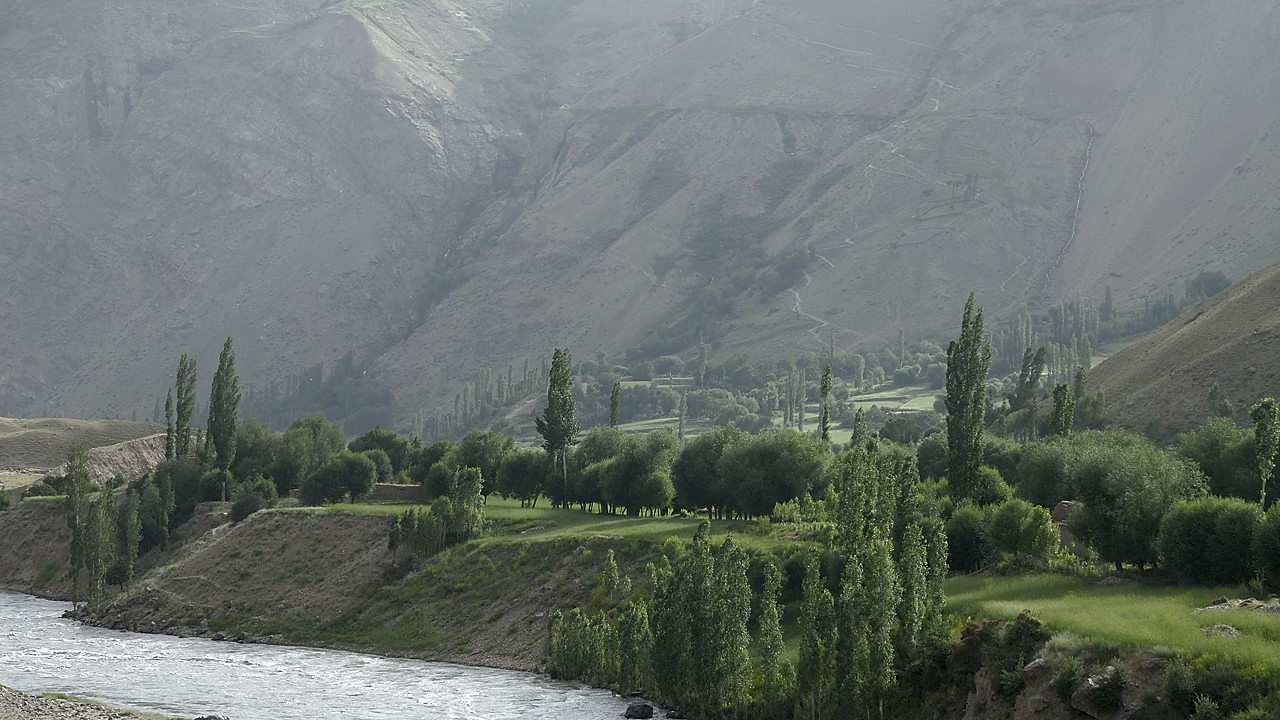 100727-30.jpg - Le long de la Panj entre Khorog et Sist