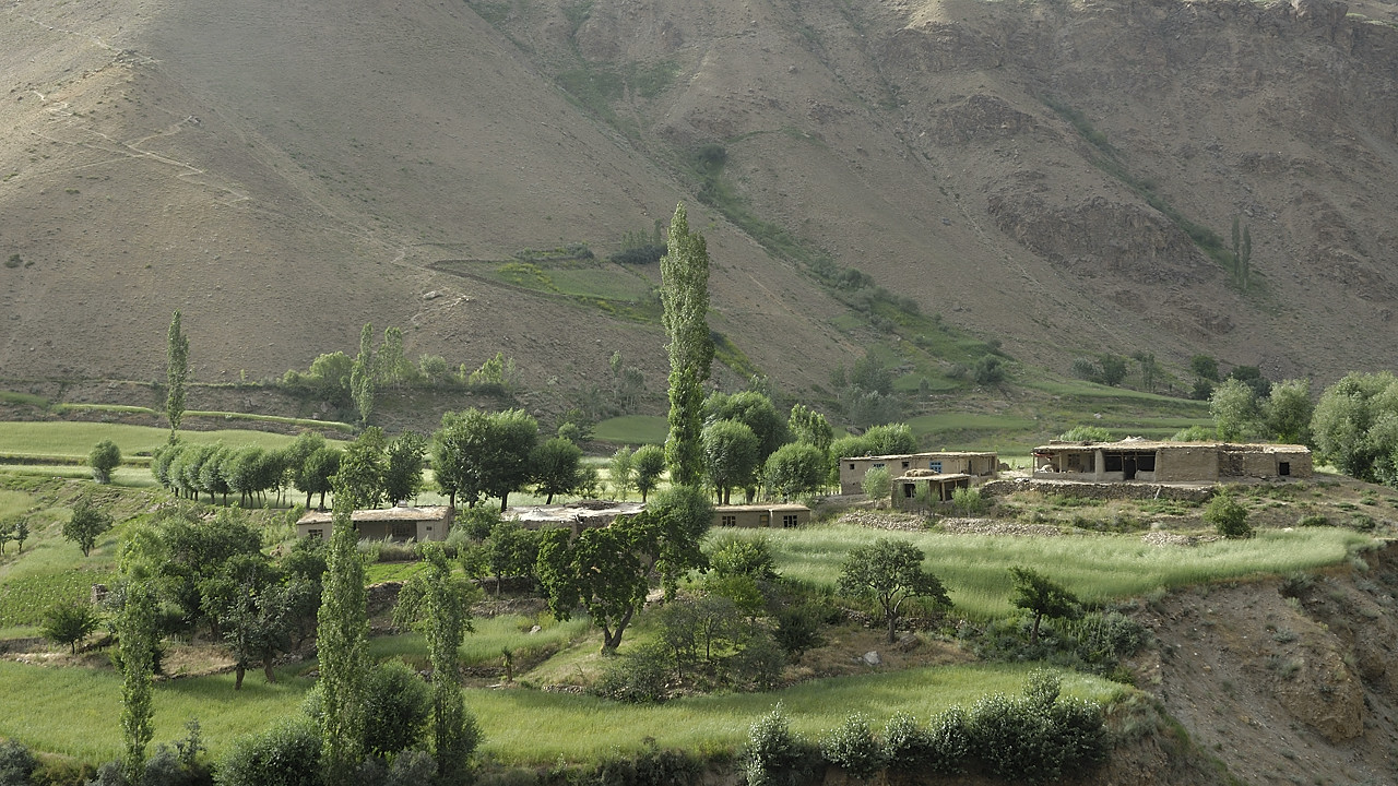 100727-31.jpg - Le long de la Panj entre Khorog et Sist