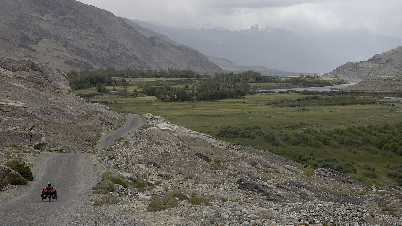 100811-02.jpg - Rivi�re Panj entre Ishkashim et Shitkharv