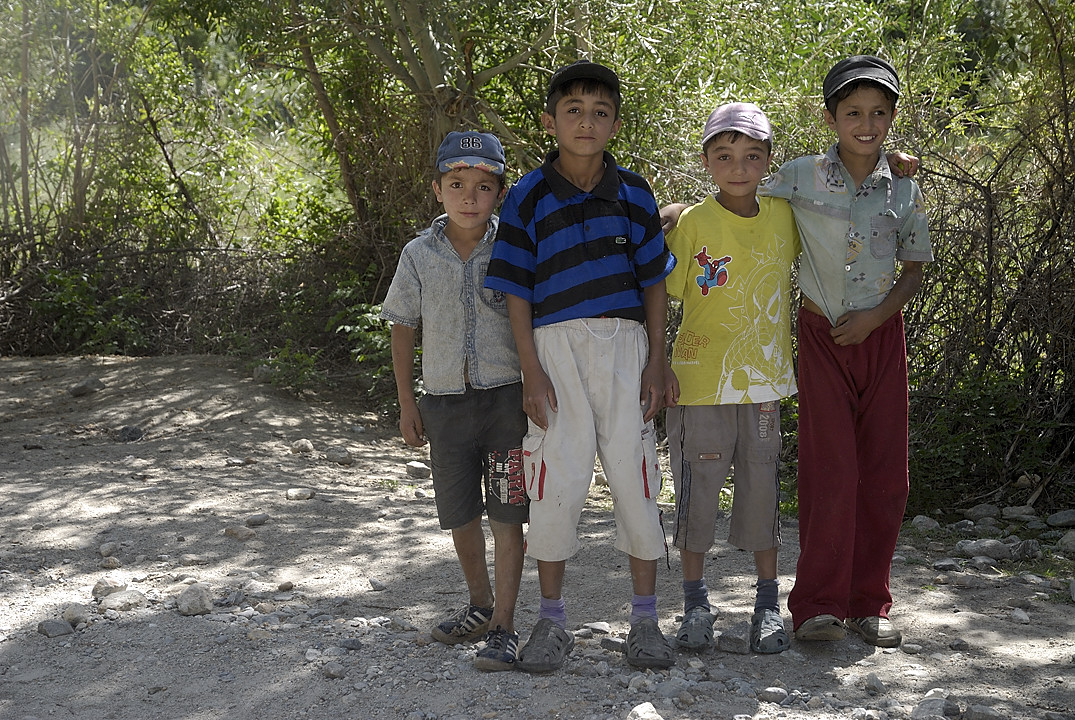 100812-05.jpg - De Shitkharv � Langar, gamins � Ptup