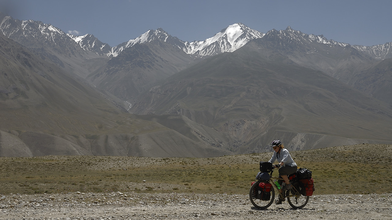 100813-10.jpg - Mont�e au Khargush Pass