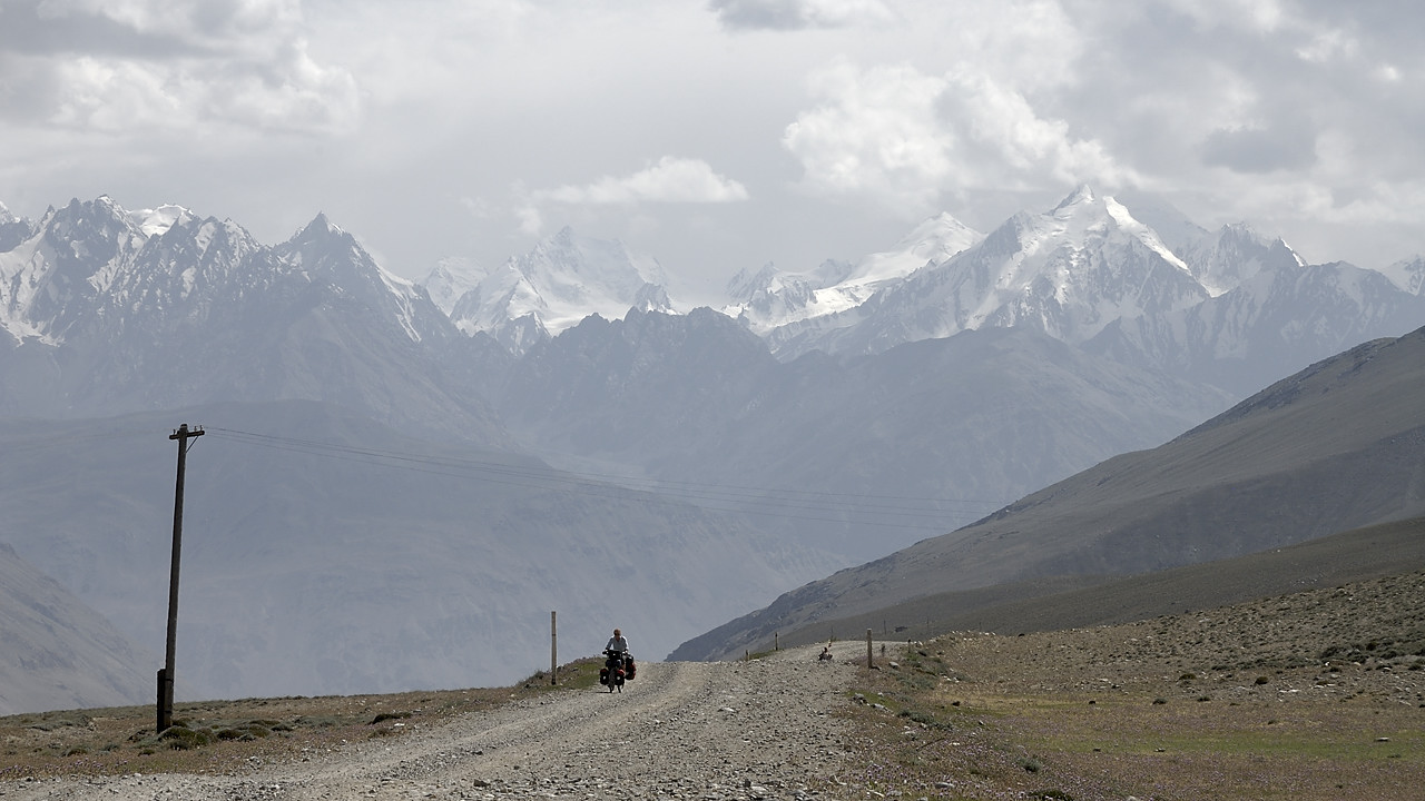 100813-15.jpg - Mont�e au Khargush Pass