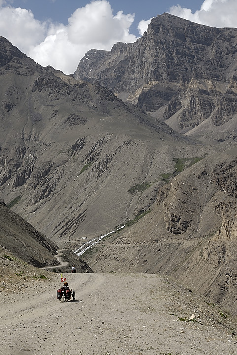 100813-19.jpg - Mont�e au Khargush Pass