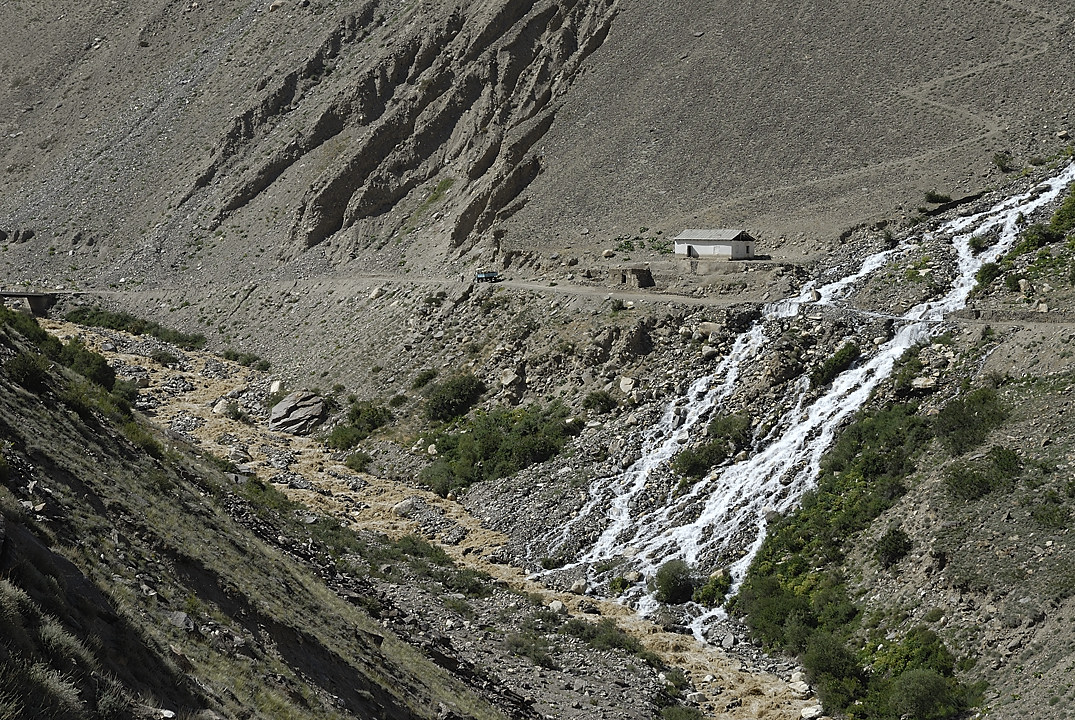 100813-20.jpg - Mont�e au Khargush Pass