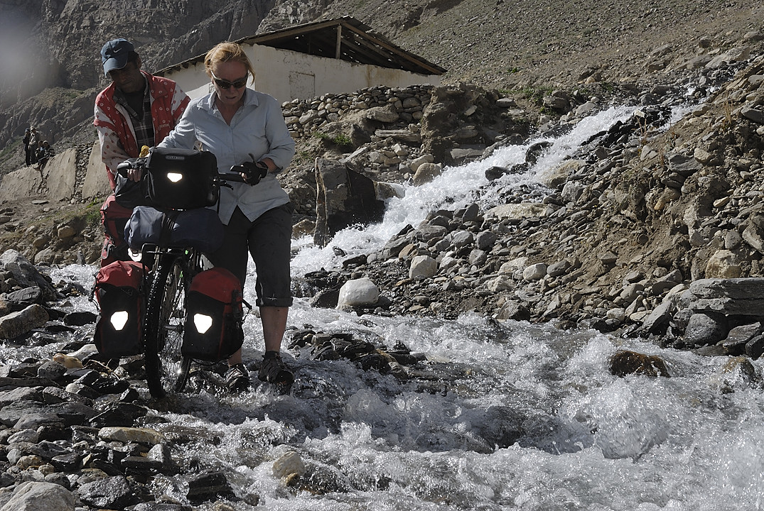 100813-21.jpg - Mont�e au Khargush Pass