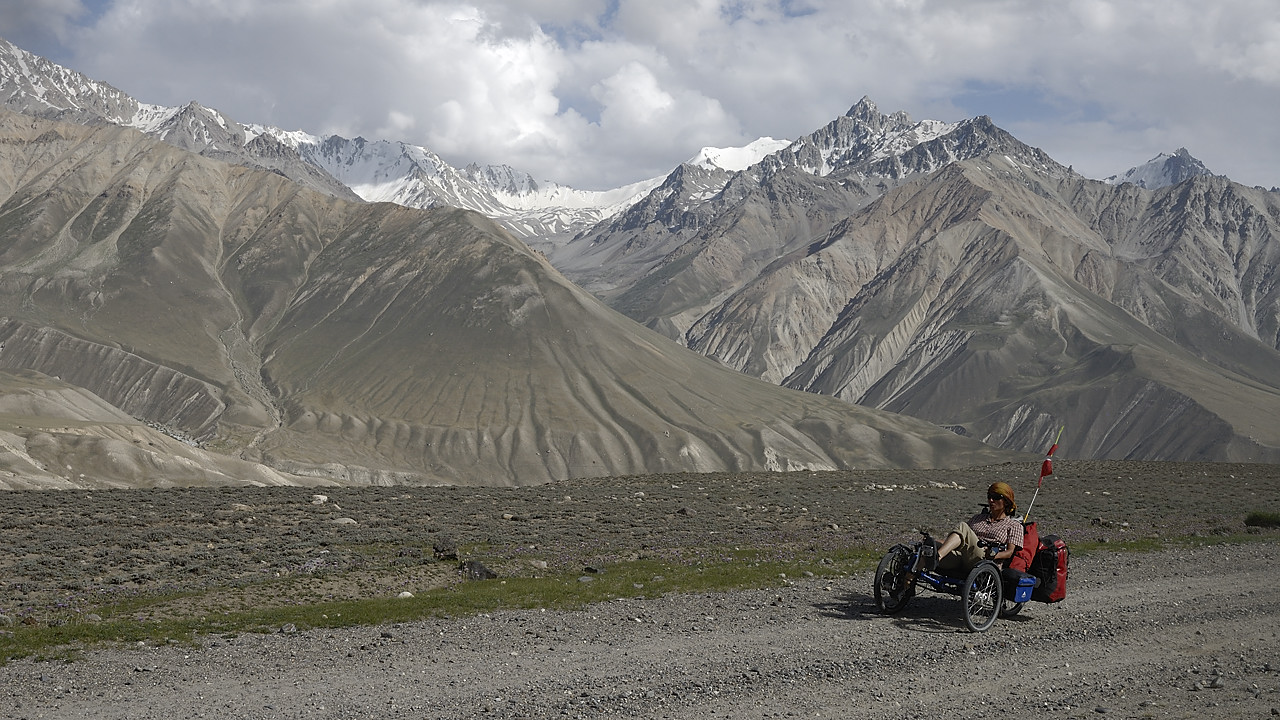 100813-23.jpg - Mont�e au Khargush Pass