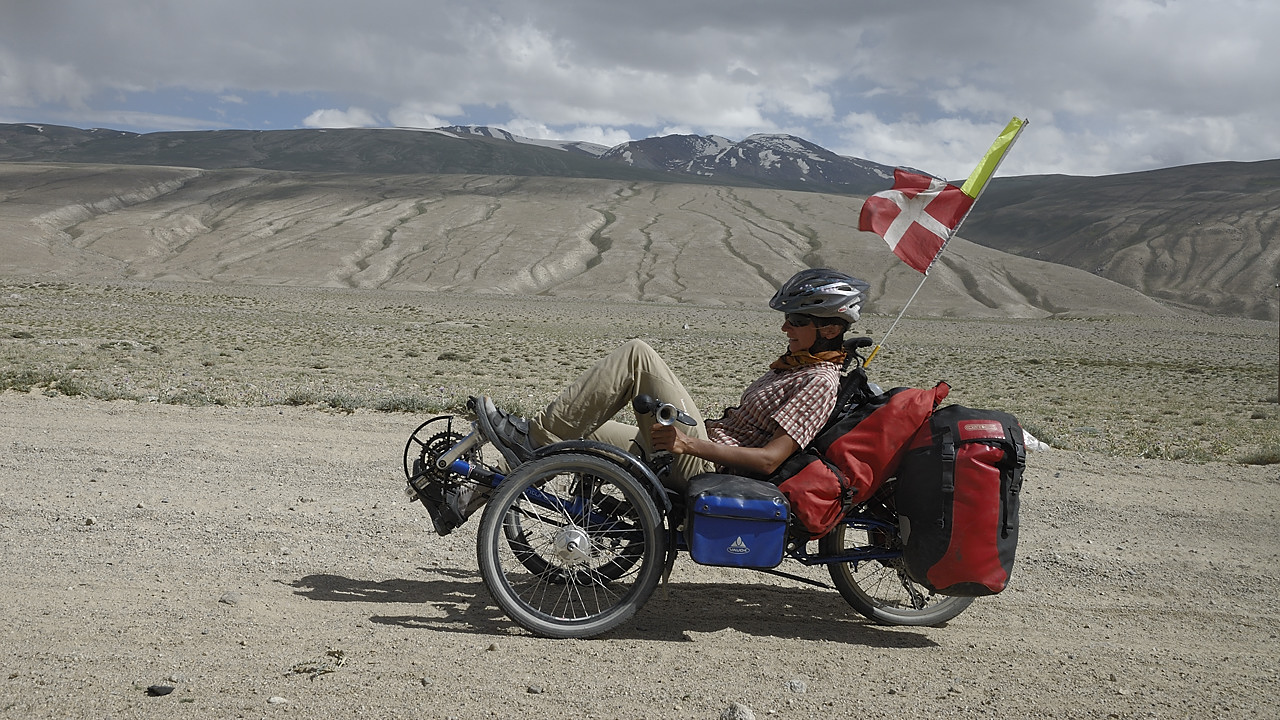 100814-14.jpg - Le long de la rivi�re Pamir en direction de Khargush