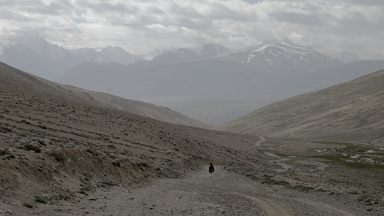 100815-04.jpg - Mont�e au Khargush Pass