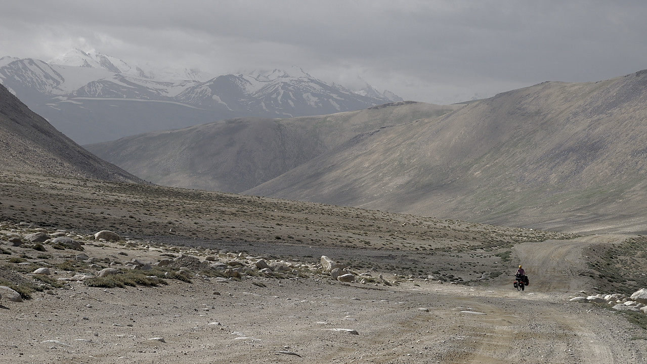 100815-05.jpg - Mont�e au Khargush Pass