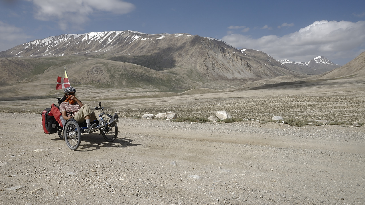 100815-08.jpg - Mont�e au Khargush Pass