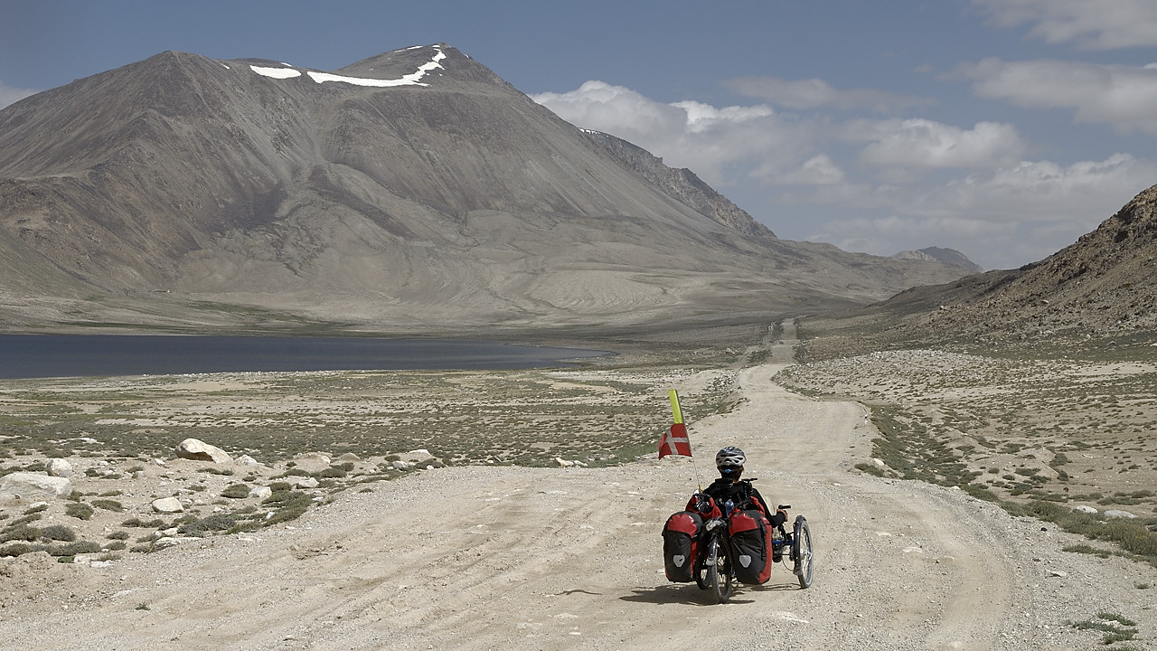 100815-09.jpg - Mont�e au Khargush Pass