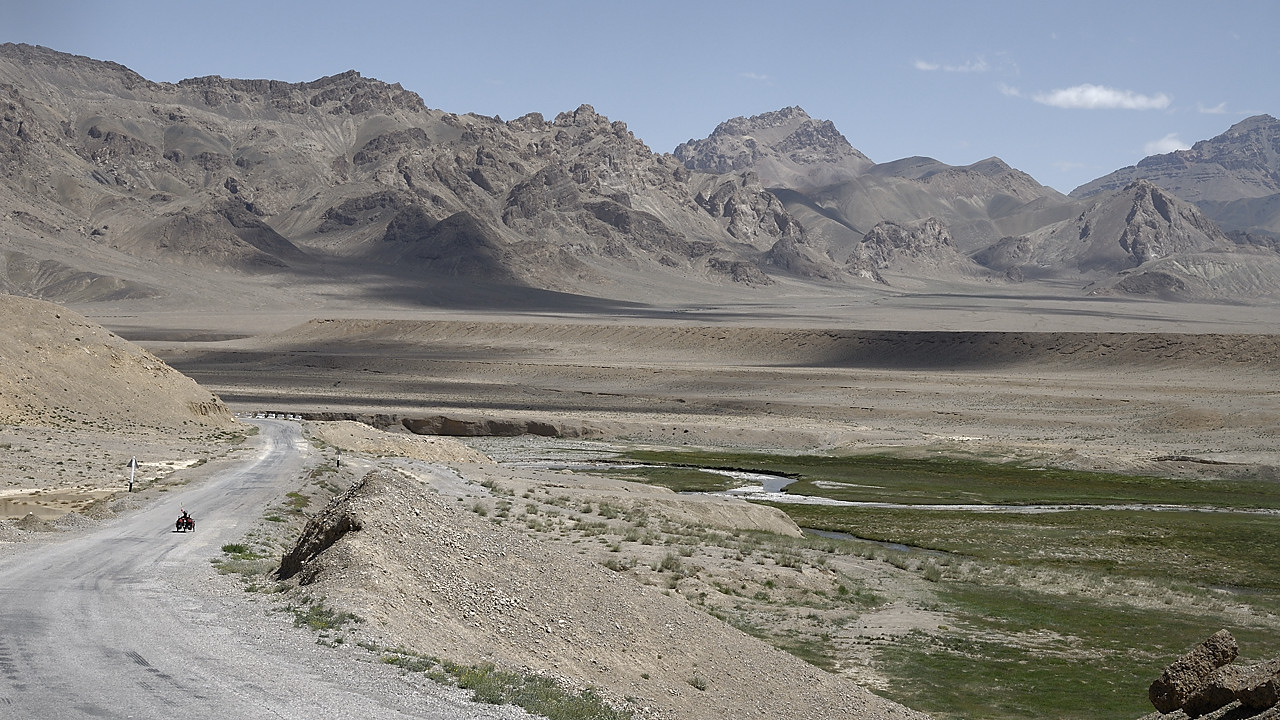 100818-19.jpg - Descente du Neizatash Pass