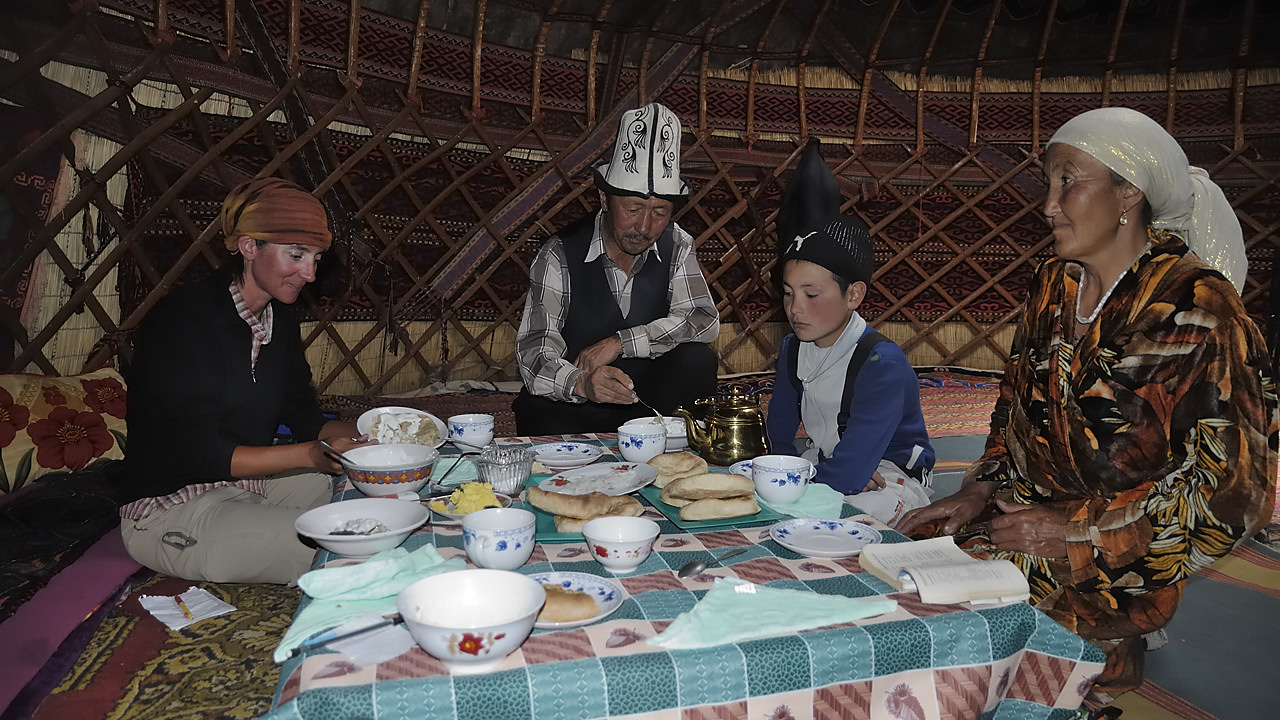 100818-20.jpg - Halte dans une famille kirghize