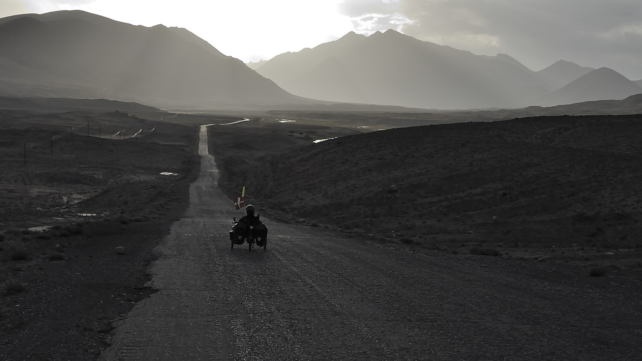 100819-05.jpg - Fin de journ�e quelques km avant l'Akbaital Pass