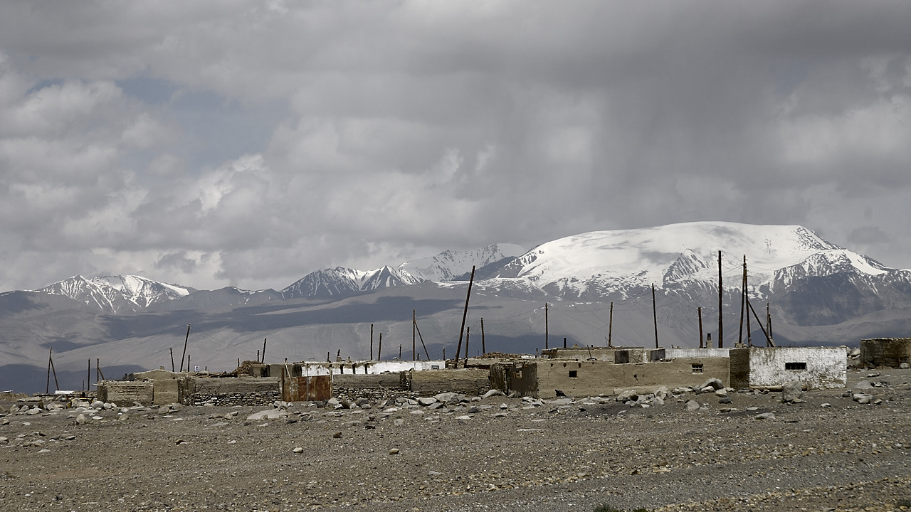 100821-15.jpg - Karakul, Sarykol Range