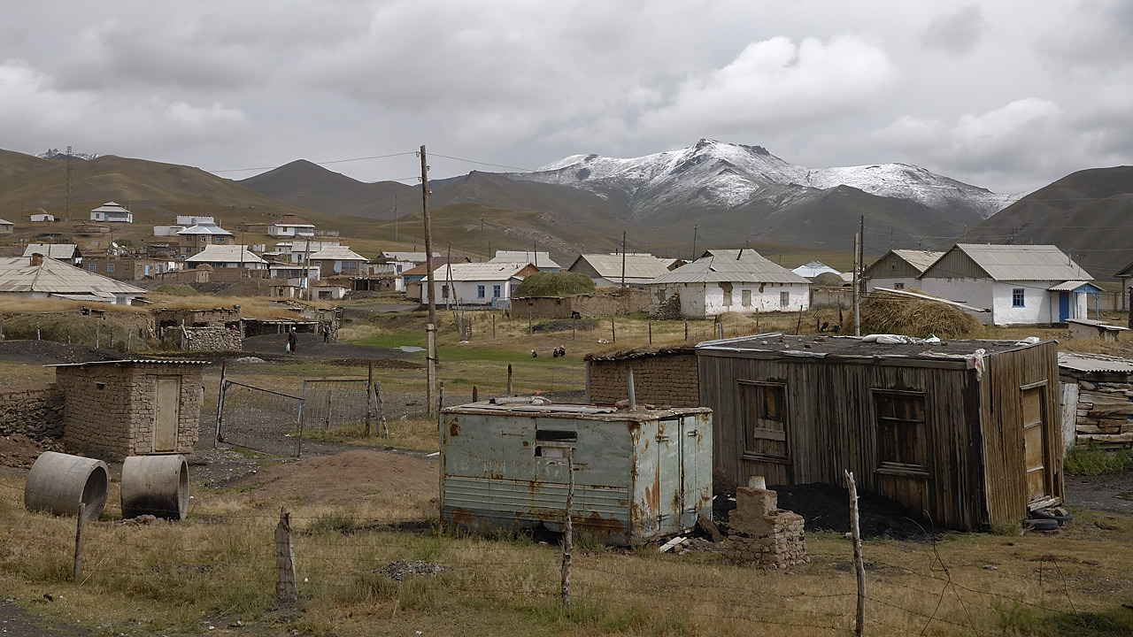 100824-02.jpg - Sary Tash