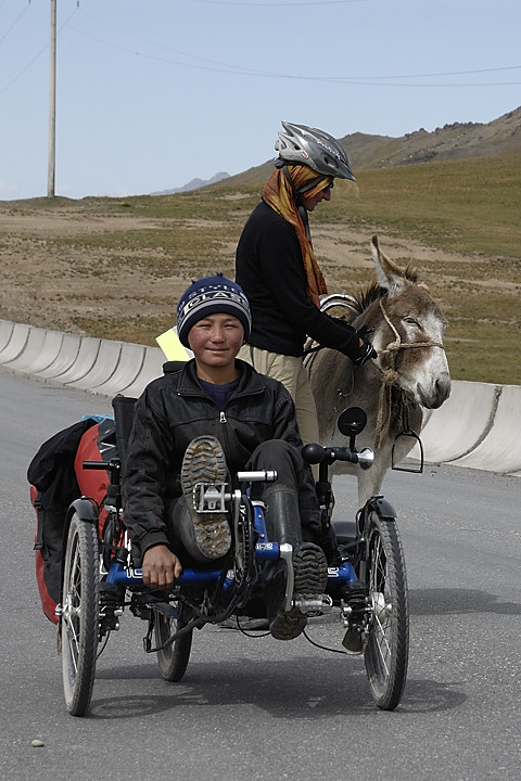 100826-09.jpg - Rencontre avec un jeune kirghize