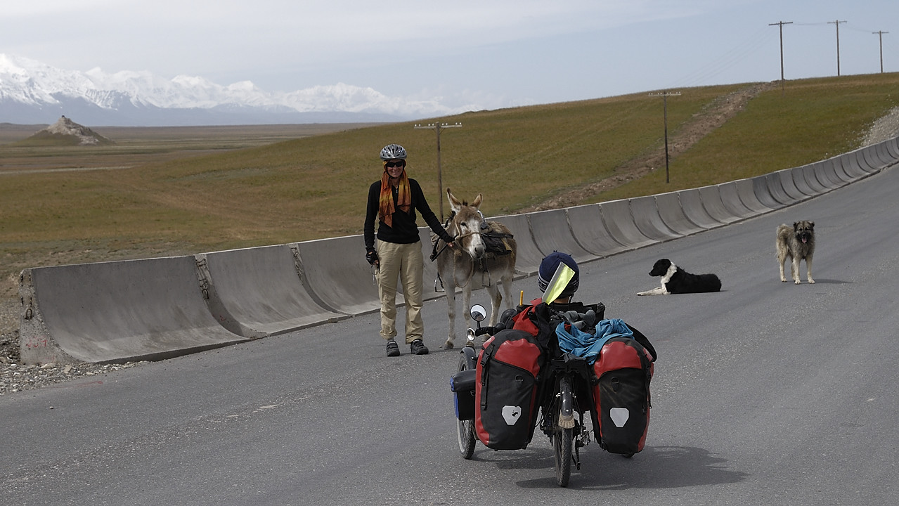 100826-11.jpg - Rencontre avec un jeune kirghize