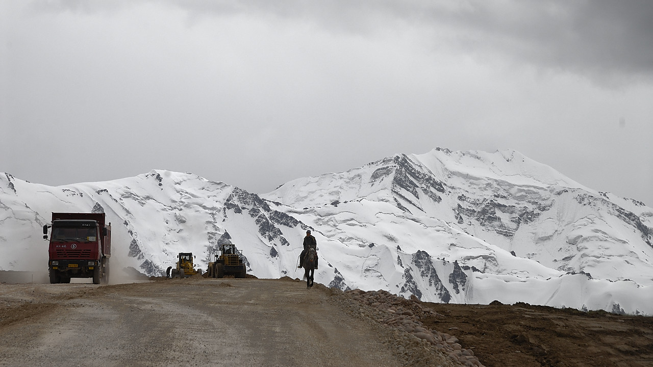 100826-15.jpg - Route en construction